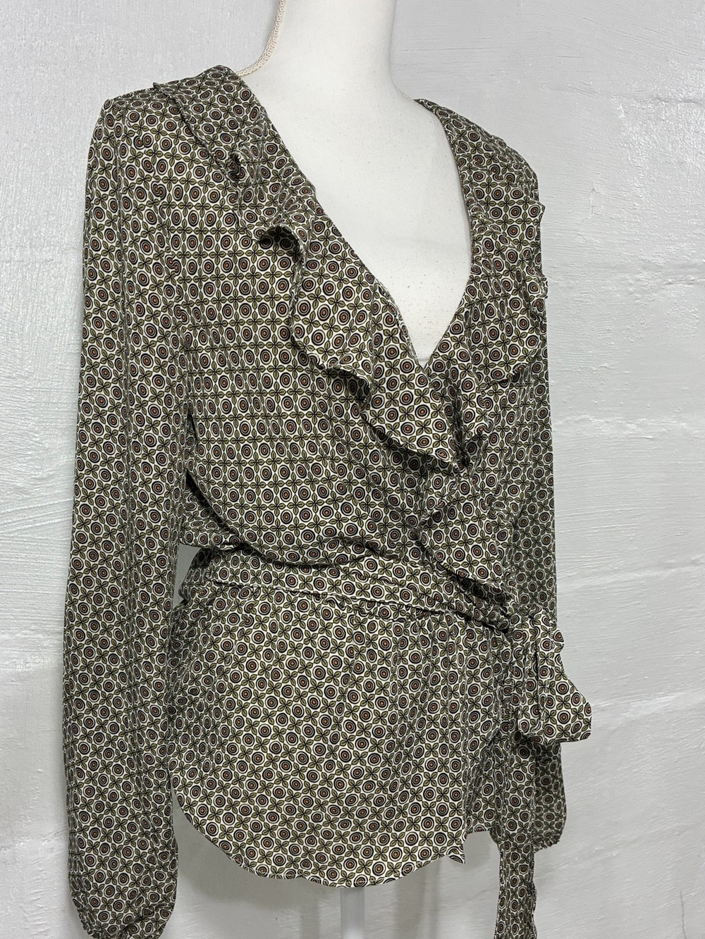 MAX STUDIO MEDALLION PRINT RUFFLE TOP - Picture 10 of 16